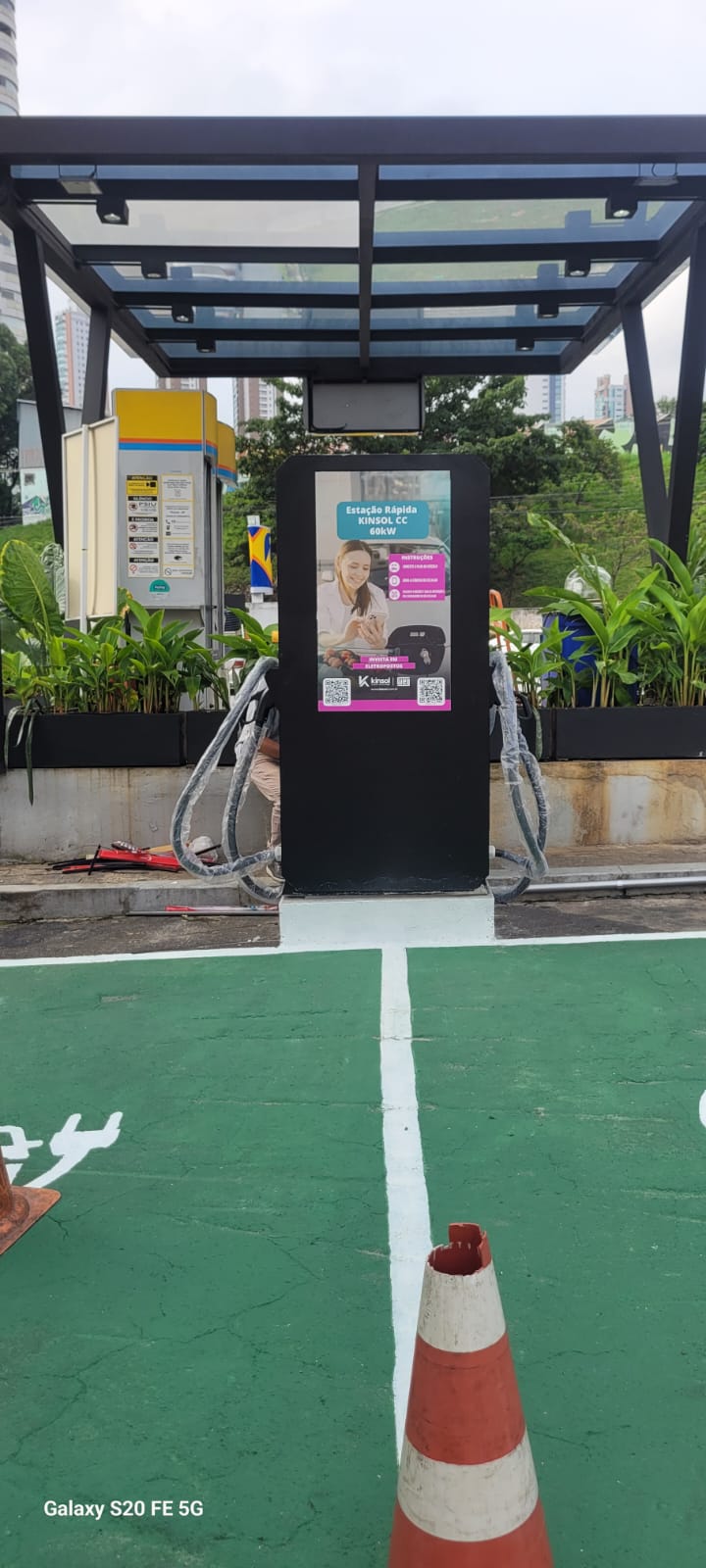 Estação rápida de recarga para veículos elétricos Kinsol CC 60kW